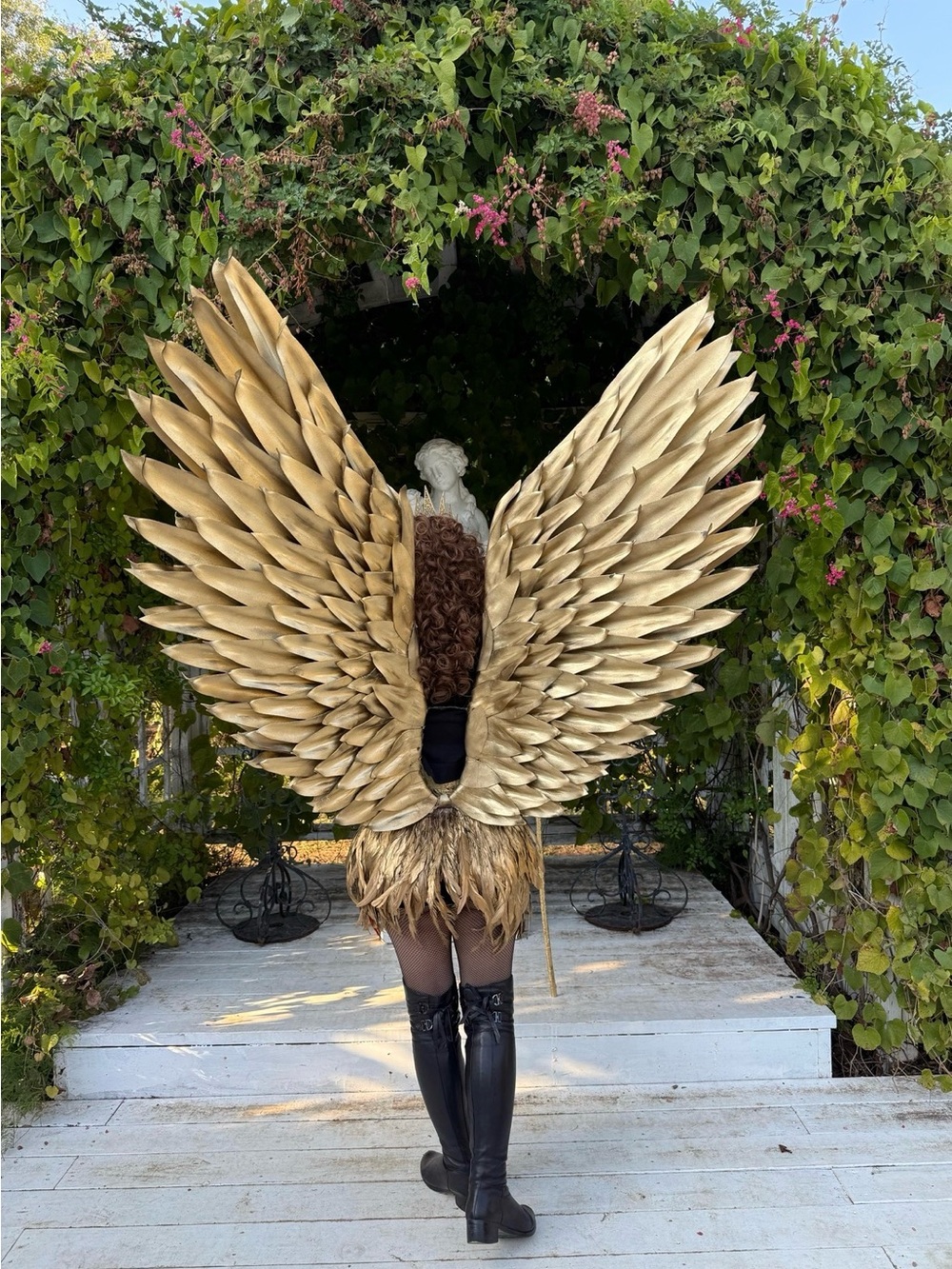 Ornate Gold Angel Wings Costume Cosplay - Picture 8 of 13
